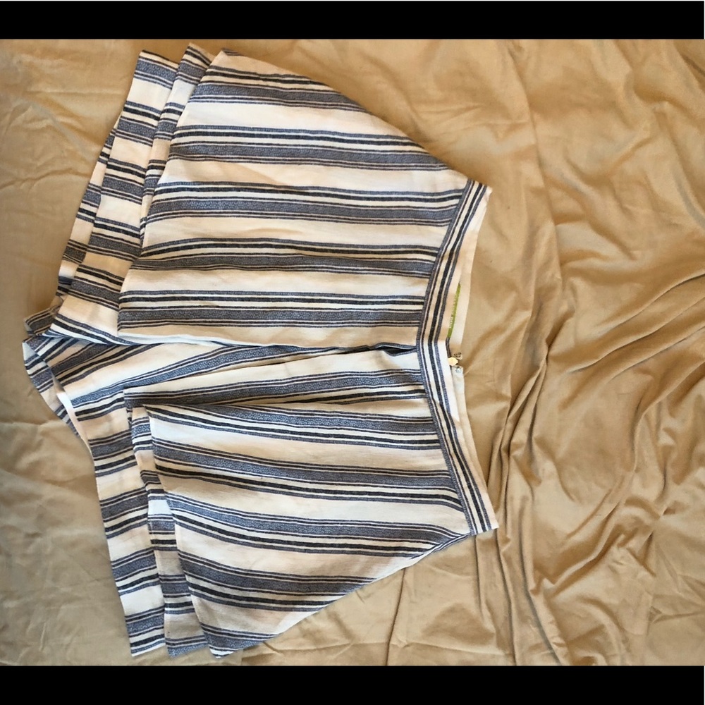 High waisted shorts with ruffle detailing